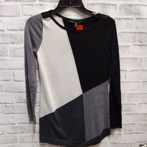 Gray and Black Color Block Crew Neck Blouse - Picture 1 of 3